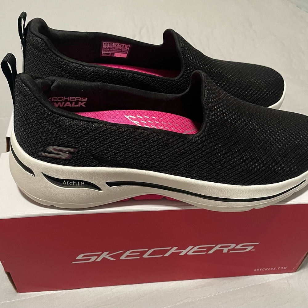 Sketchers GOWALK ArchFit Women’s Walking Shoes